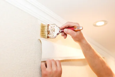 Pose de papier peint à Prunelli-di-Casacconi — revêtements muraux et toiles de verre